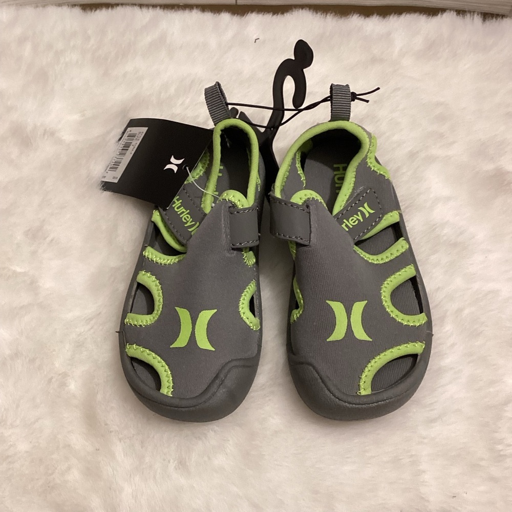 NWT Boys Hurley Water Shoes Size 6
